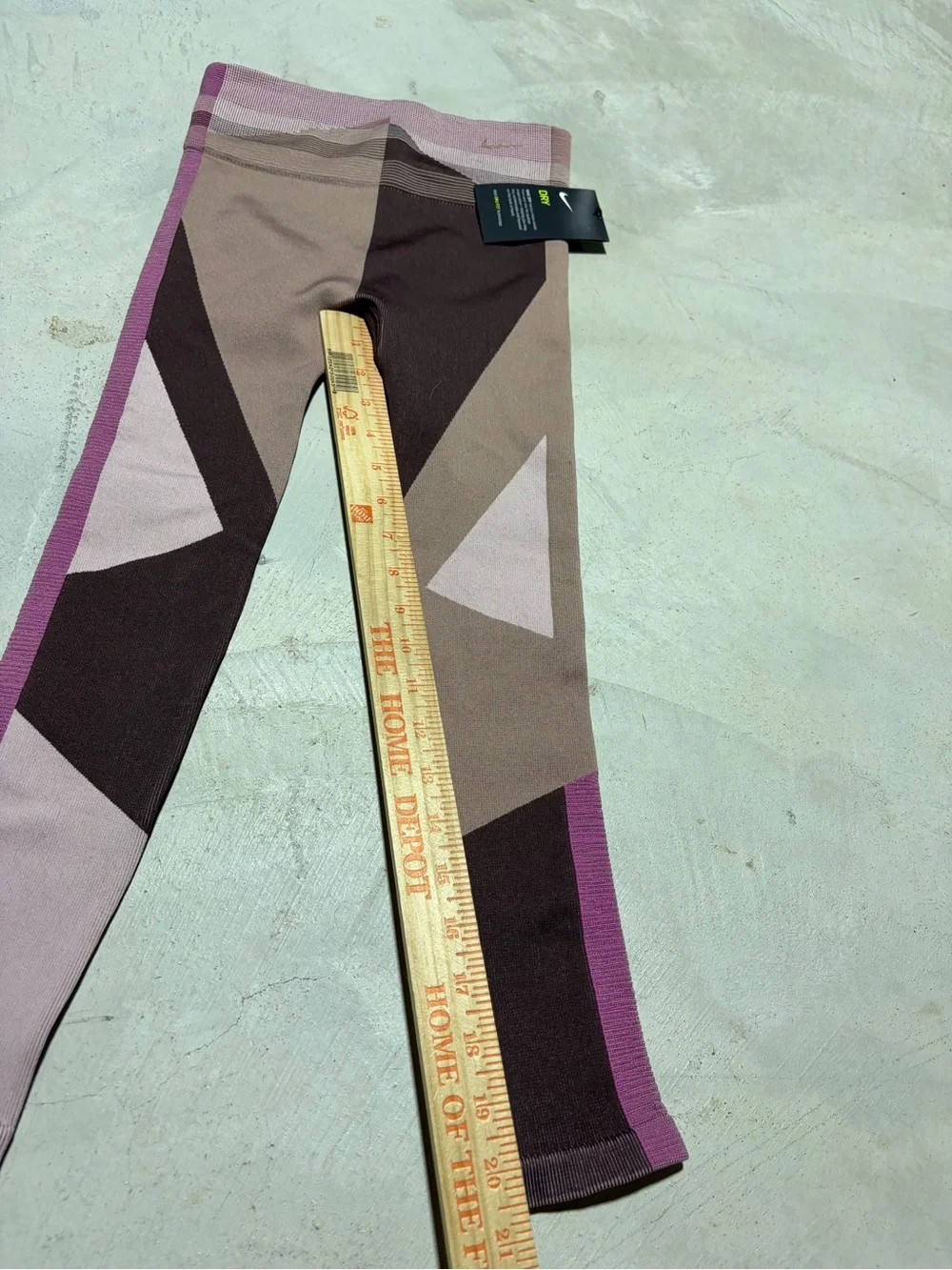 Nike women’s NWT Sculpt lux tight fit Pink brown leggings small MSRP$100